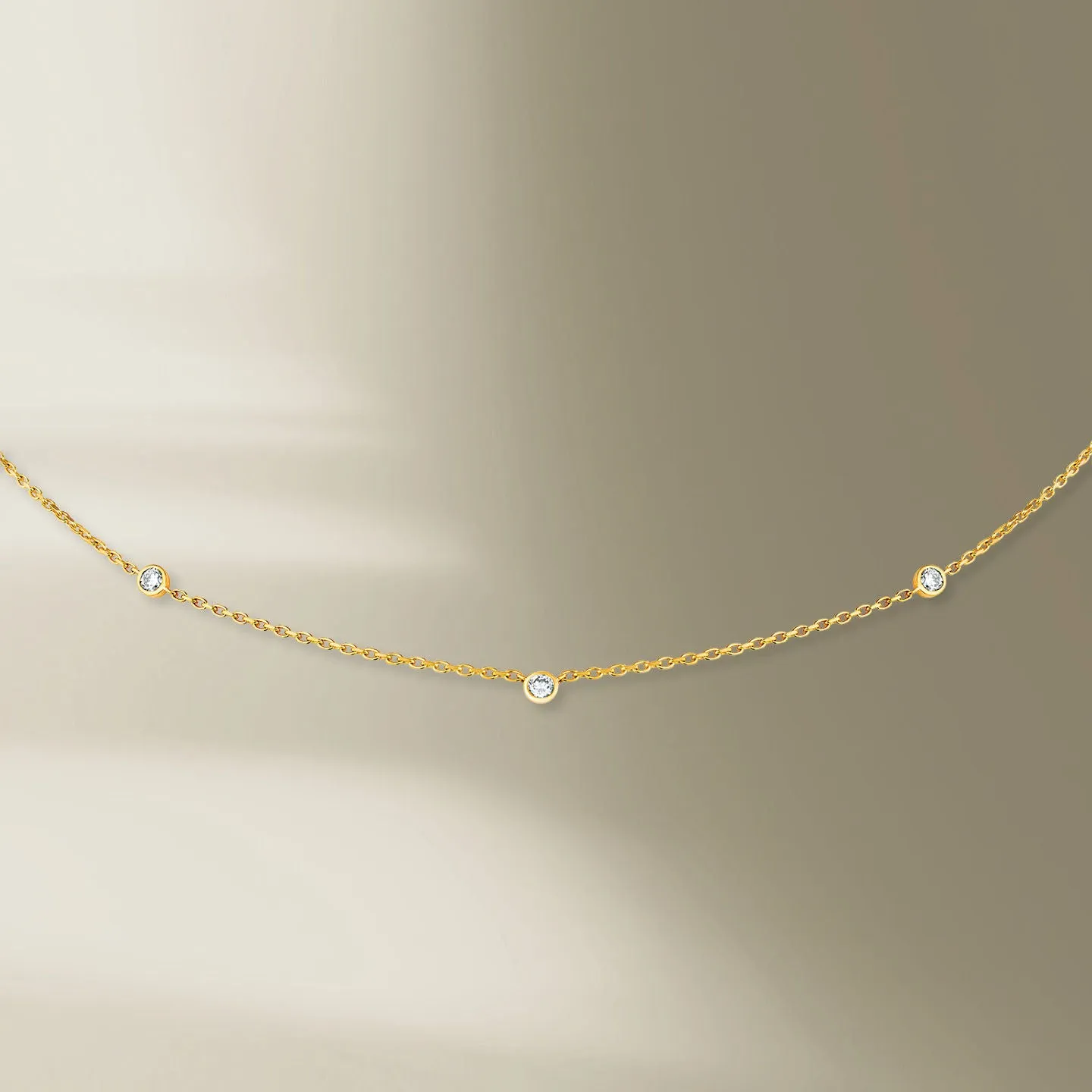 3 Stone 18K Gold Necklace w. Diamond