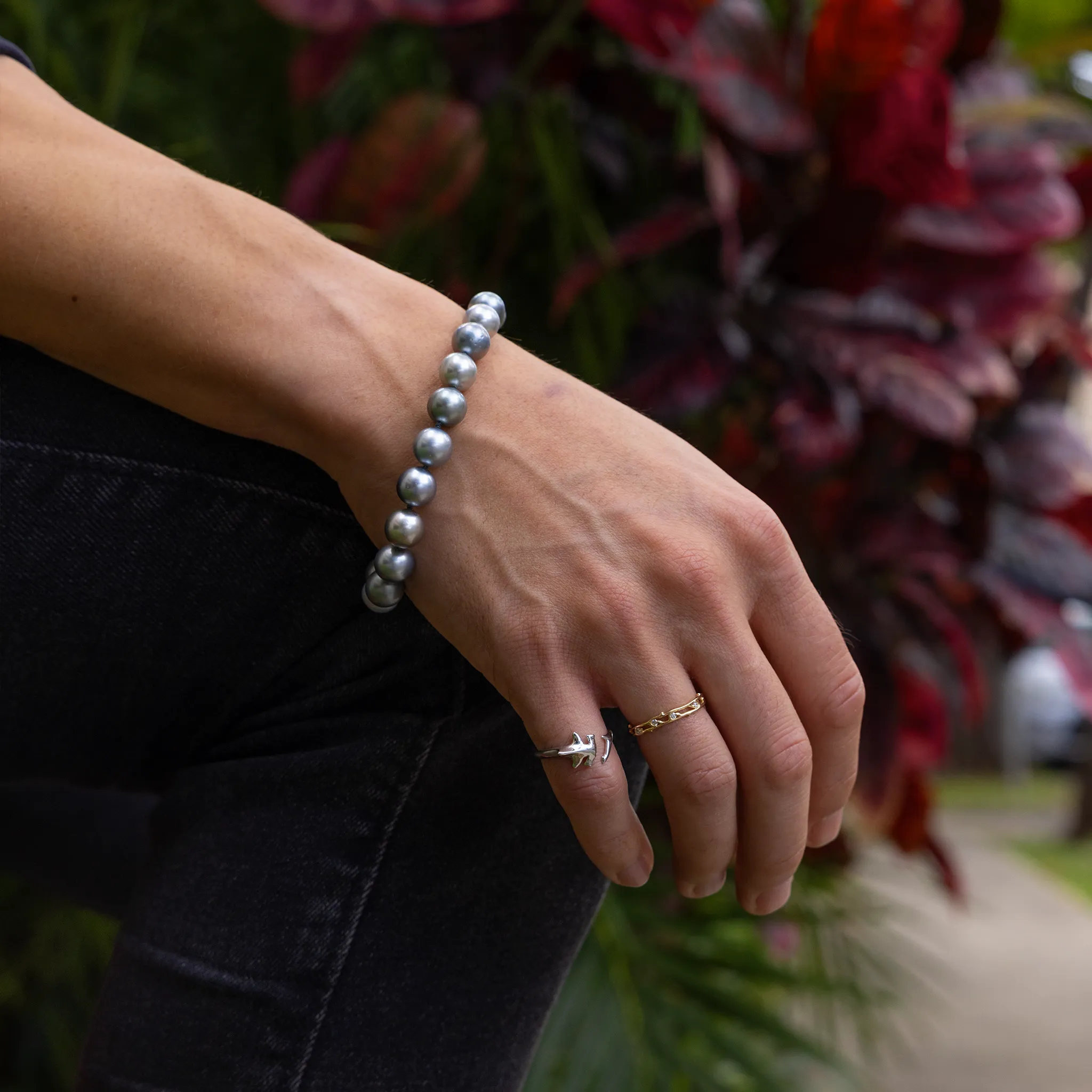 7.5-9" Adjustable Tahitian Black Pearl Bracelet in Gold - 9-10mm