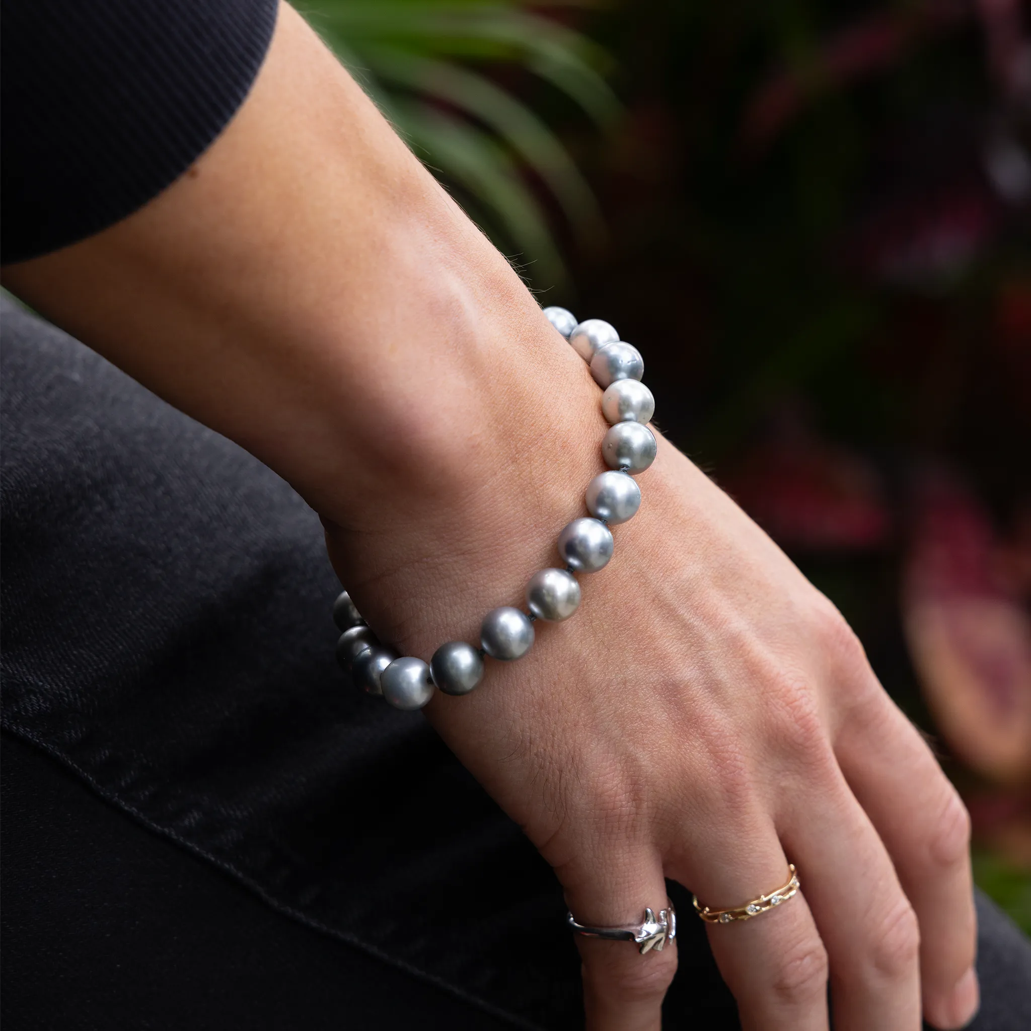 7.5-9" Adjustable Tahitian Black Pearl Bracelet in Gold - 9-10mm