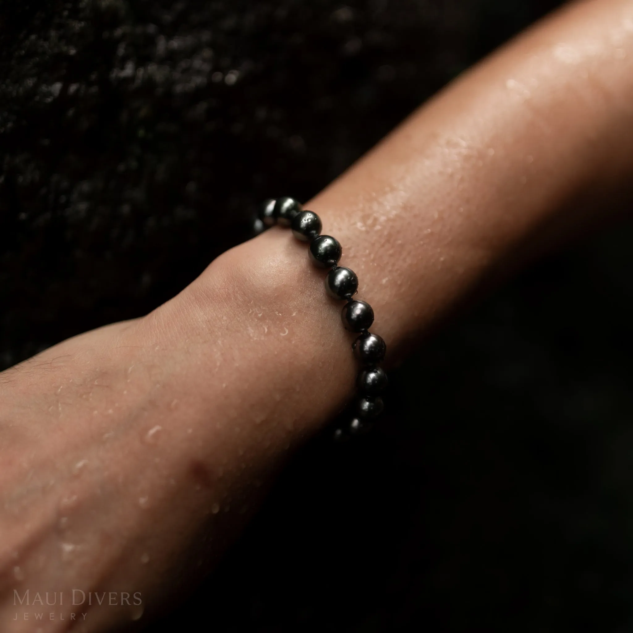 7.5-9" Adjustable Tahitian Black Pearl Bracelet in Gold - 9-10mm