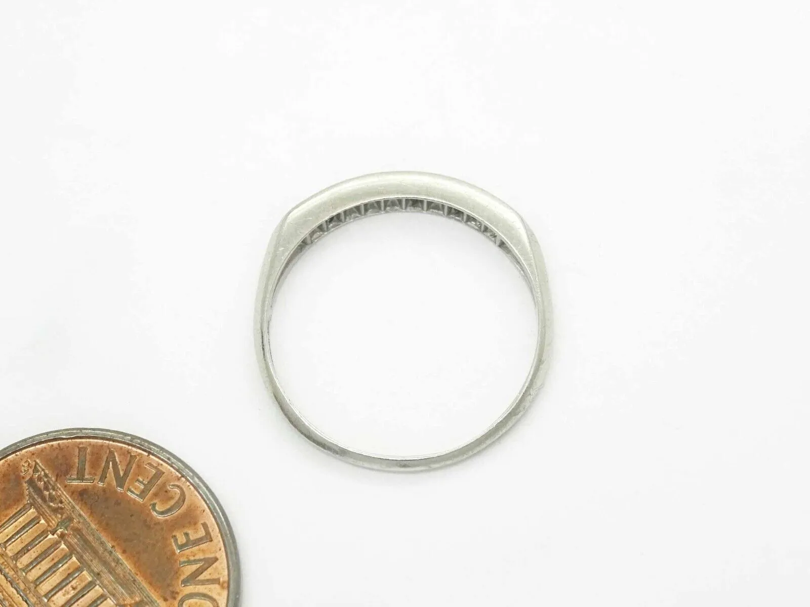 Estate 0.25ct tw Channel Natural Diamond Platinum Band Ring Size 5.5