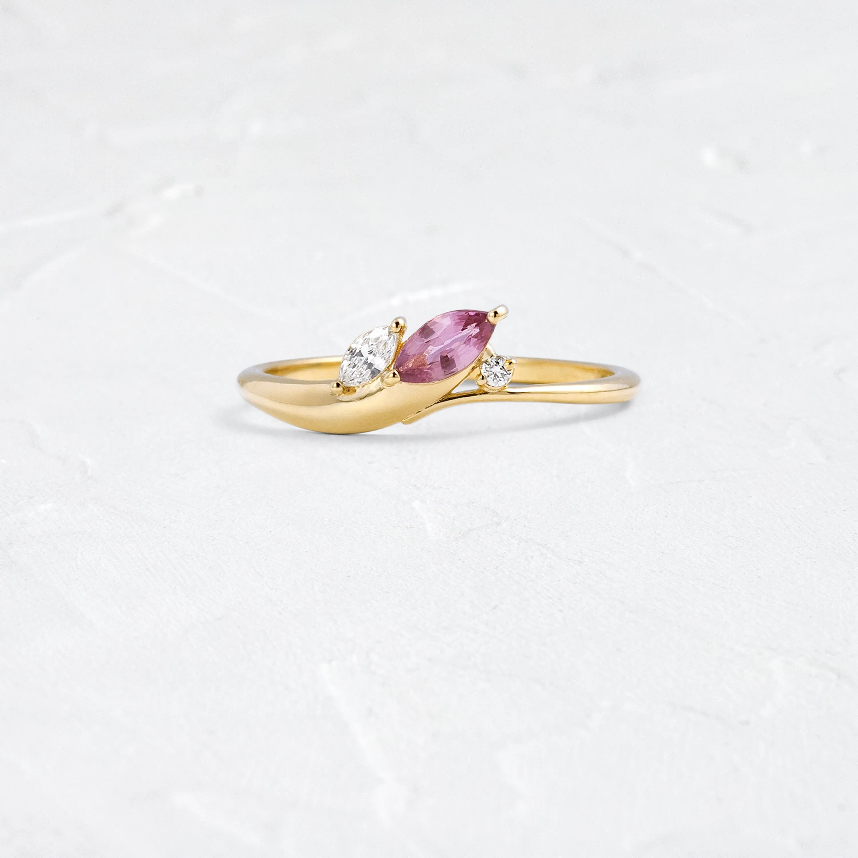 Grand Cresting Ring - Pink