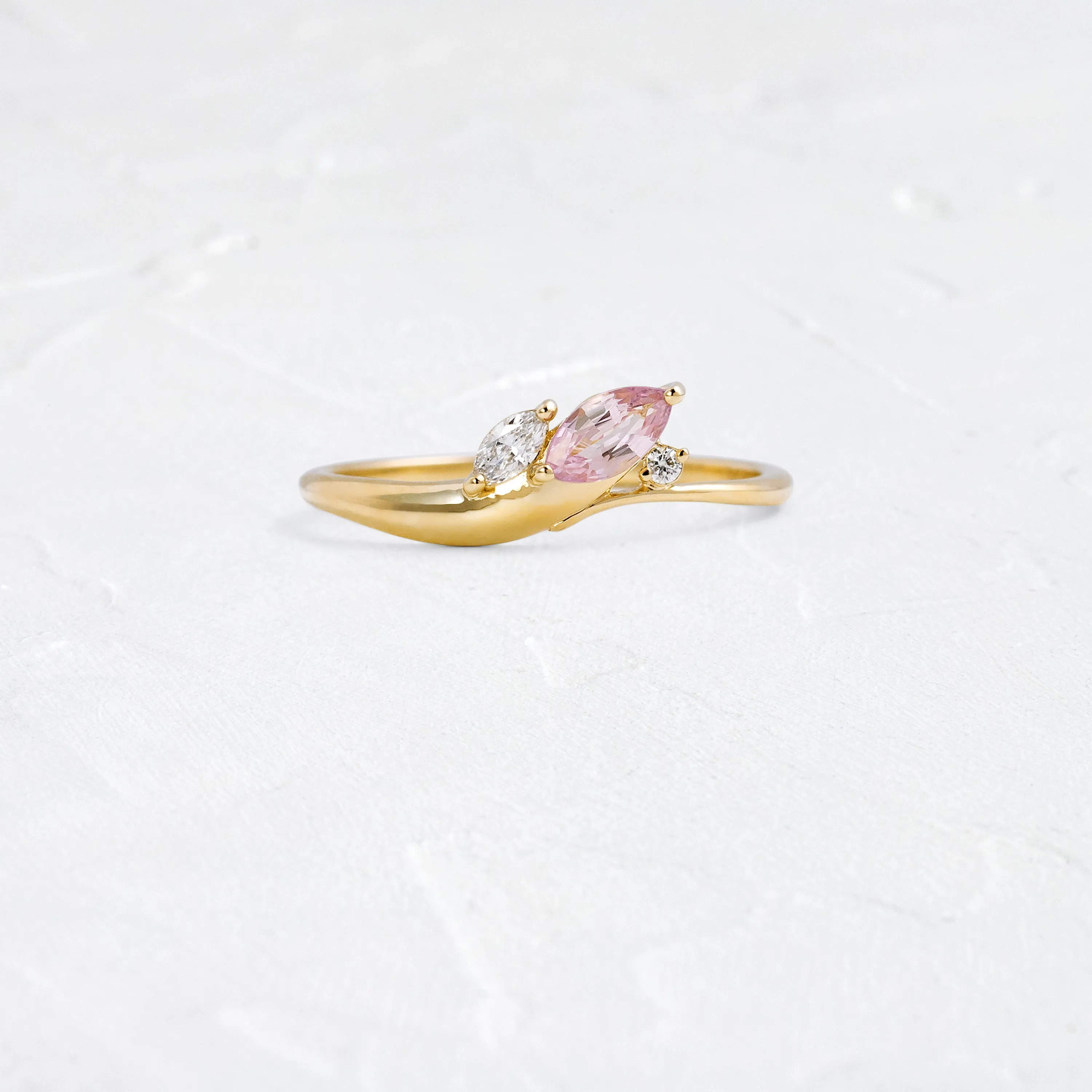 Grand Cresting Ring - Pink