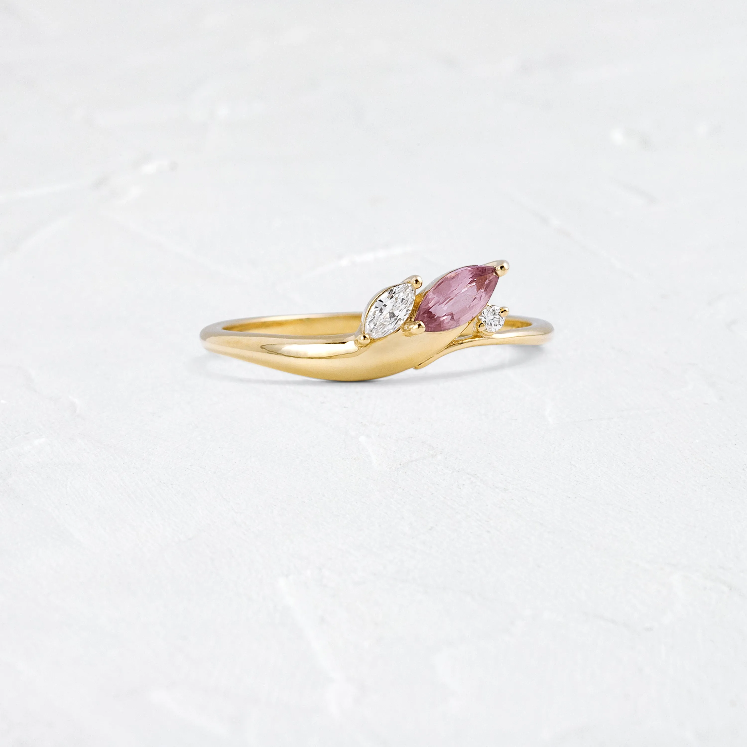 Grand Cresting Ring - Pink