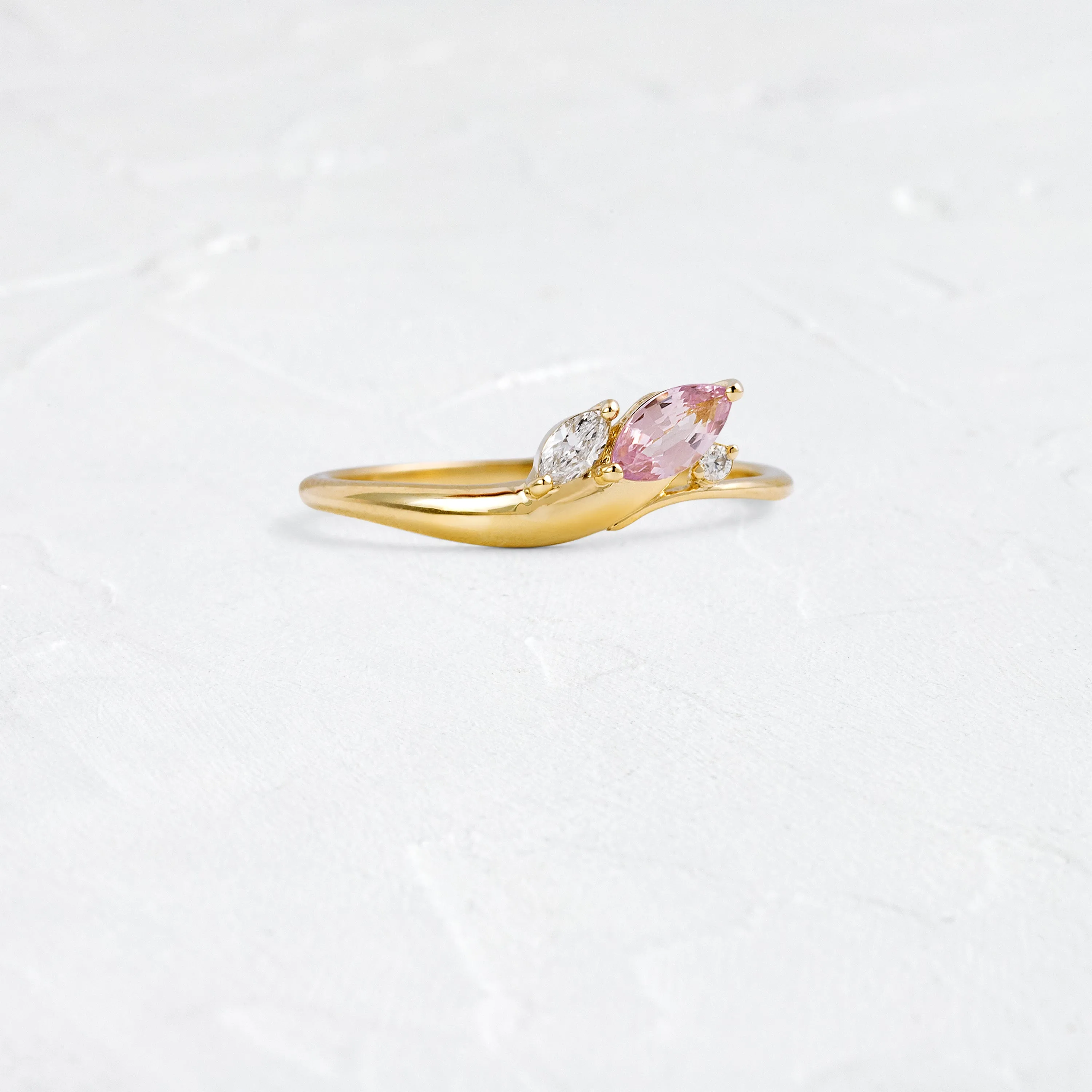 Grand Cresting Ring - Pink