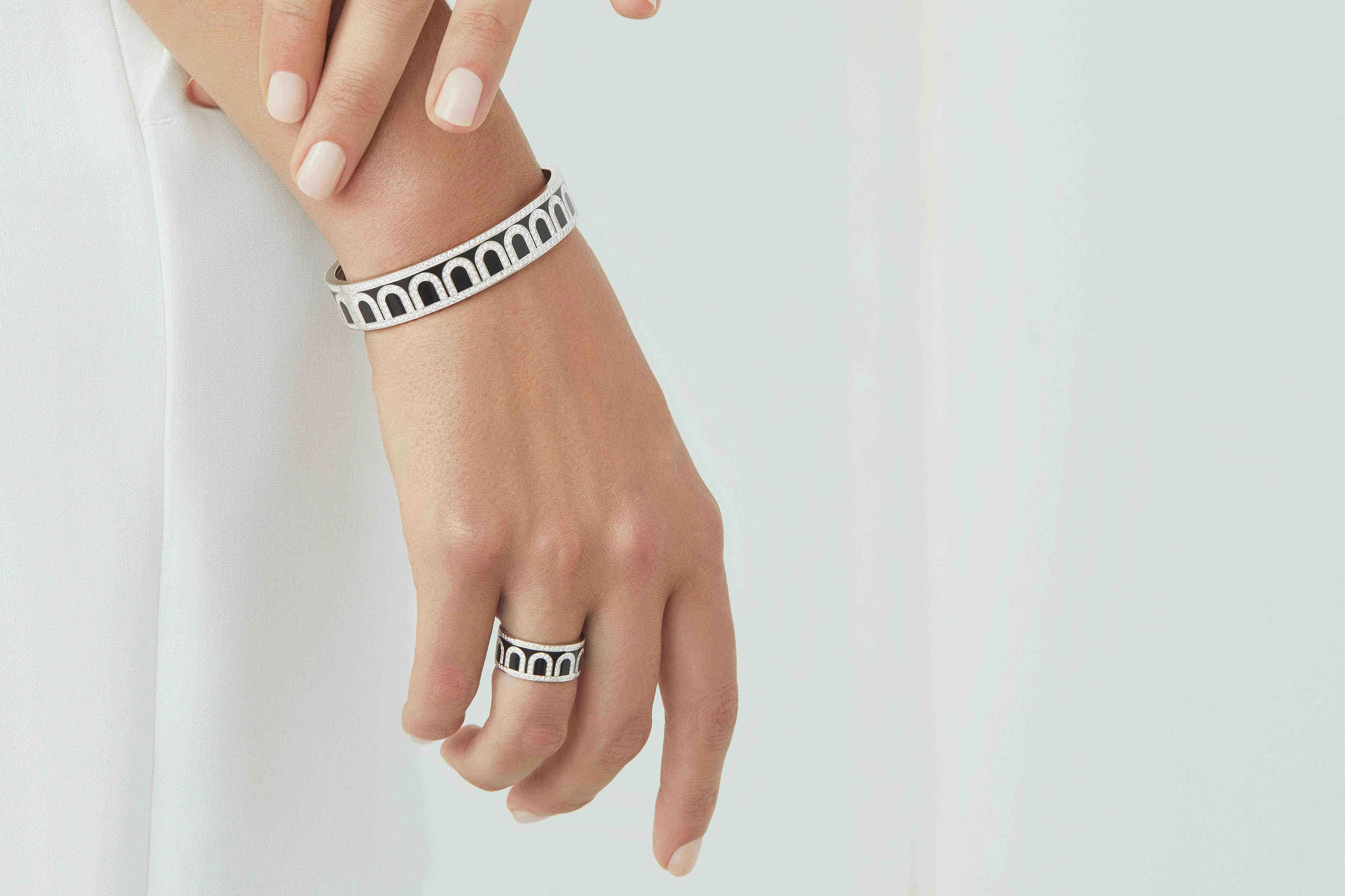 L'Arc de DAVIDOR Ring GM, 18k White Gold with Caviar Lacquered Ceramic and Palais Diamonds