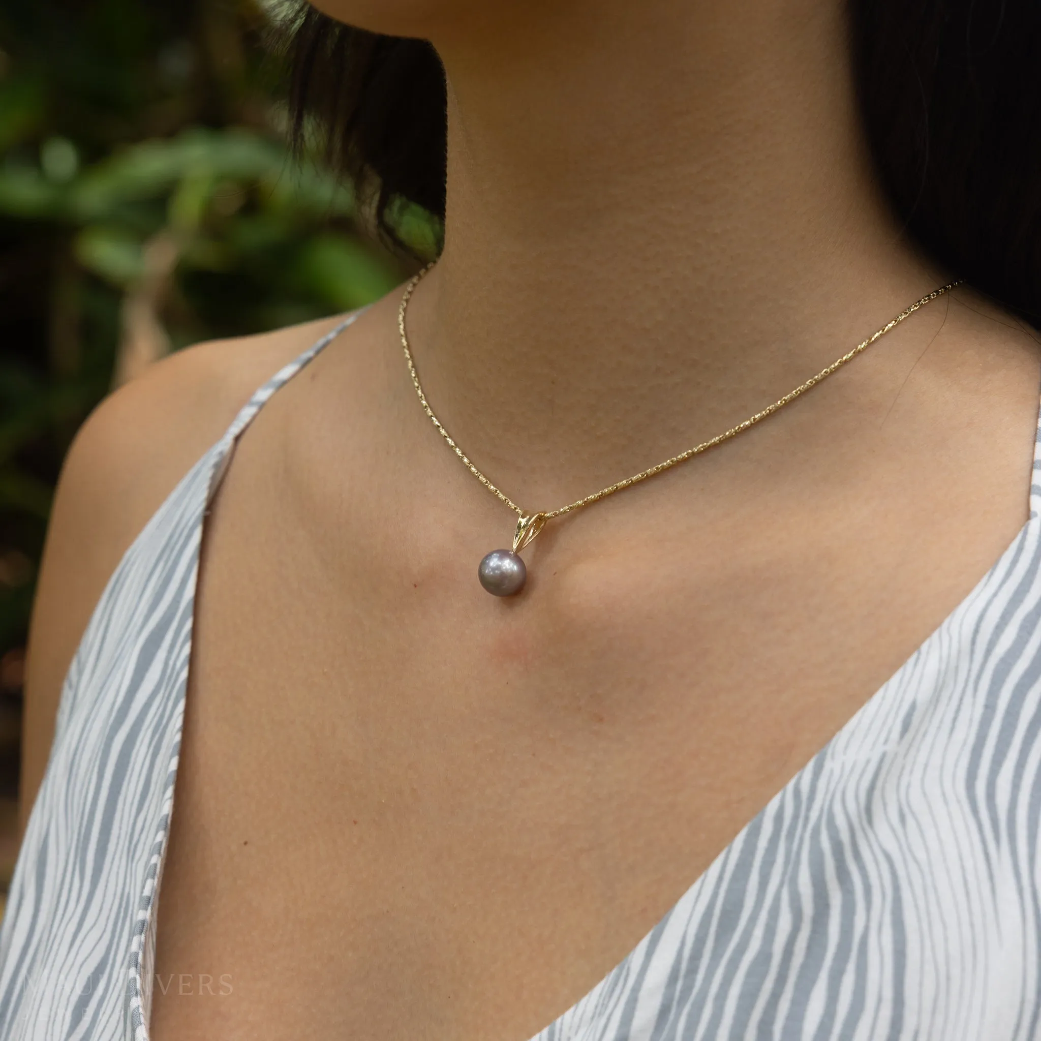 Lilac Freshwater Pearl Pendant in Gold - 10-11mm