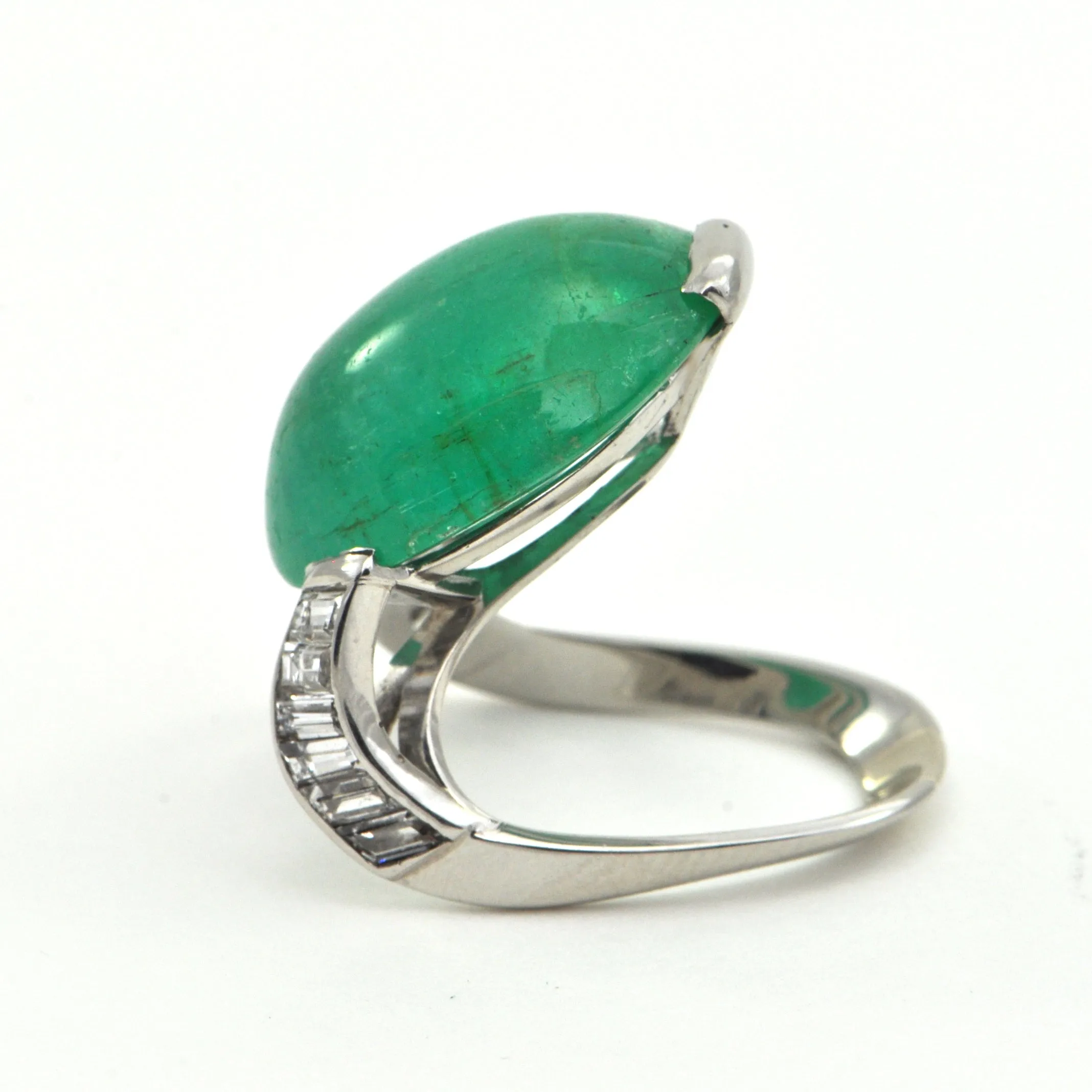 Mid-Century 20.1 ct Emerald Cabochon and 1.1 ct Diamond Retro Platinum Ring