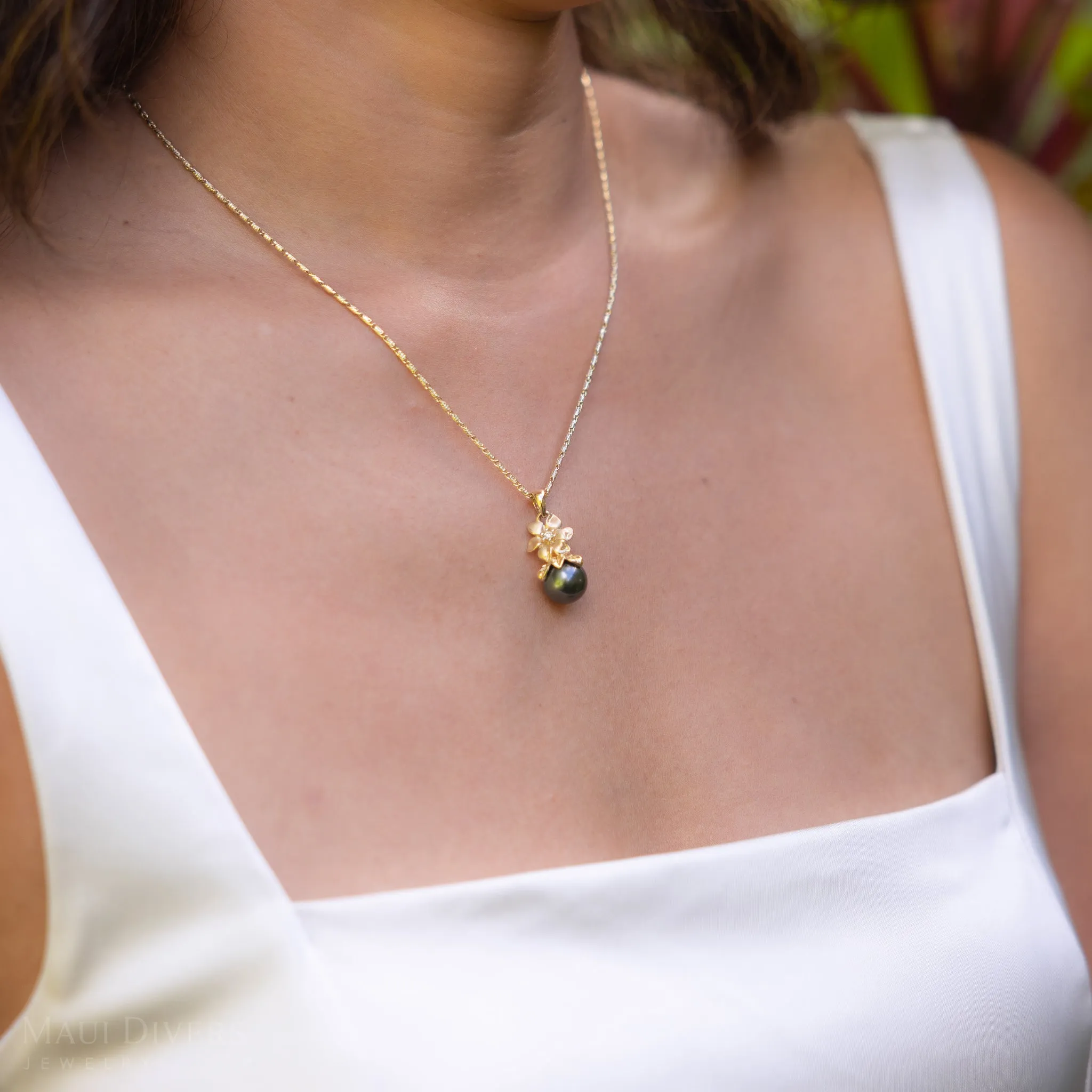 N????? Tahitian Black Pearl Pendant in Gold with Diamond - 10-11mm