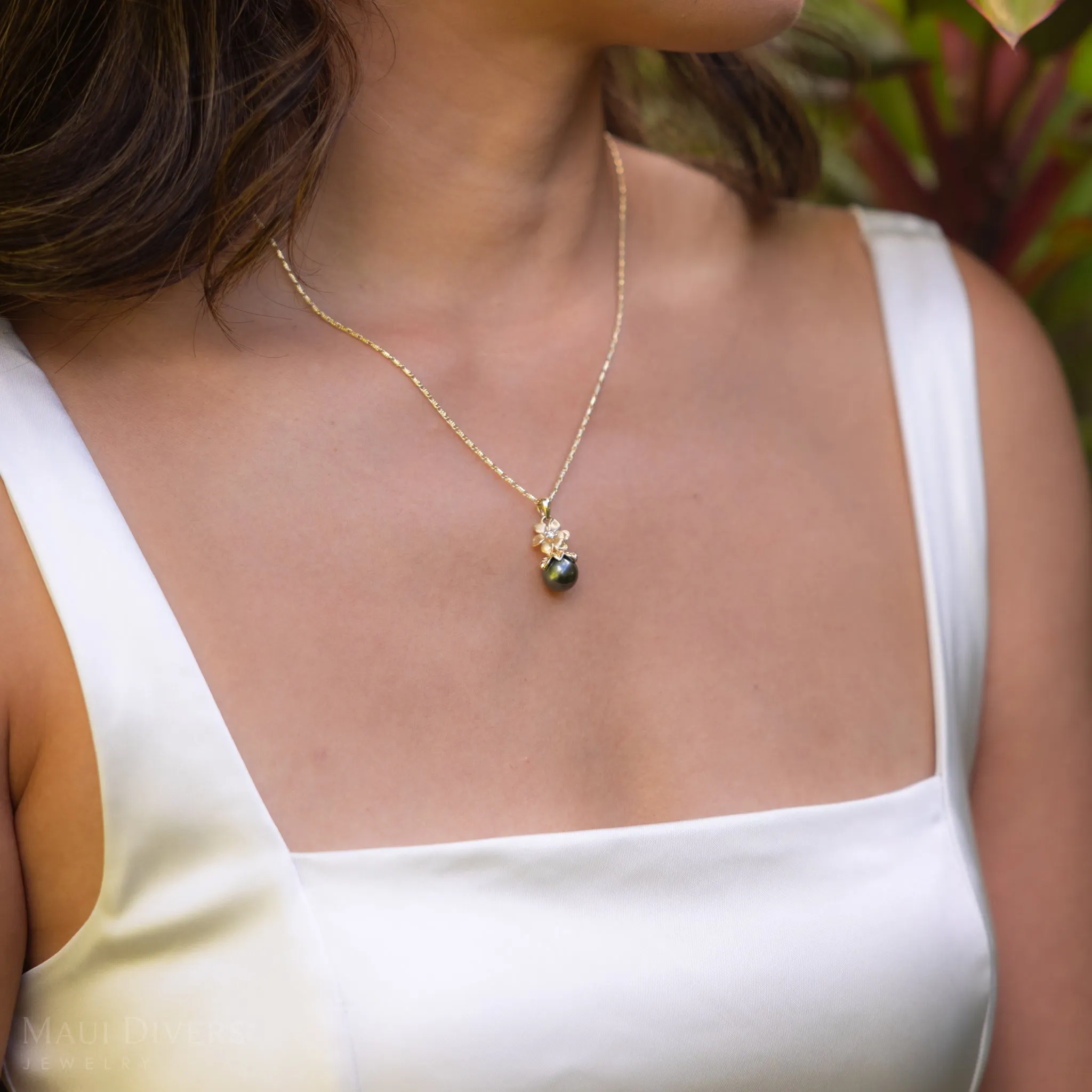 N????? Tahitian Black Pearl Pendant in Gold with Diamond - 10-11mm