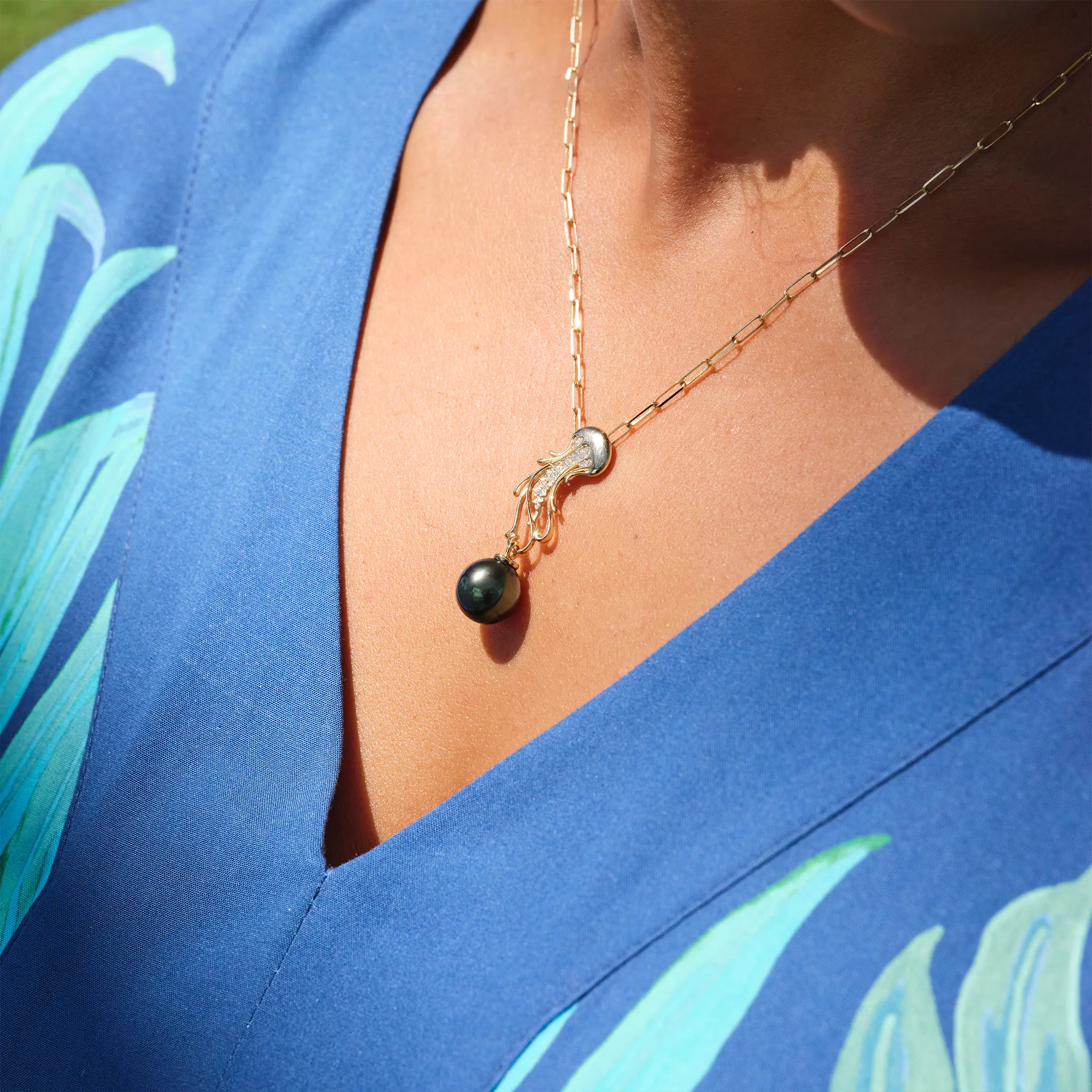 Ocean Dance Jellyfish Tahitian Black Pearl Pendant in Gold with Diamonds - 9-10mm