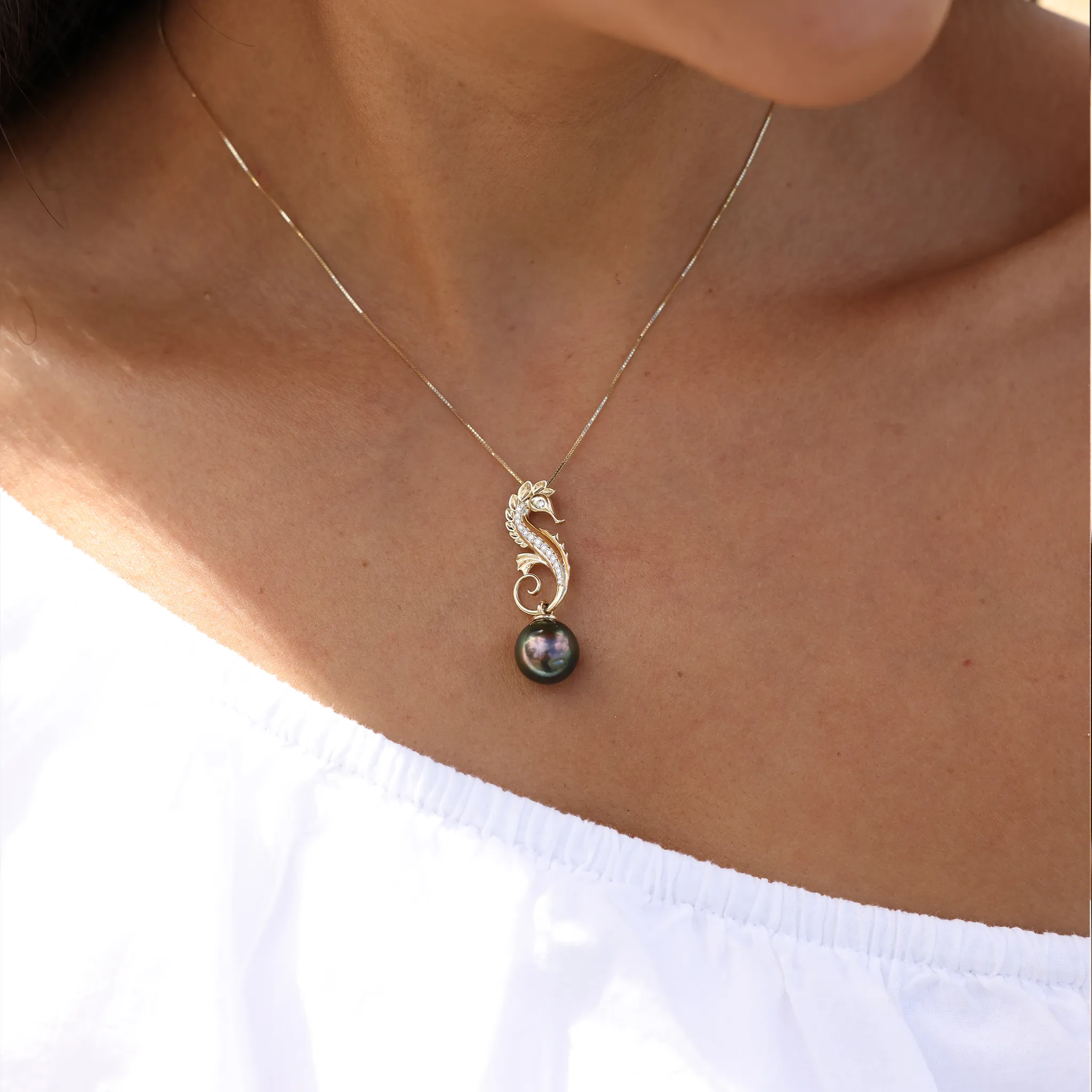 Ocean Dance Seahorse Tahitian Black Pearl Pendant in Gold with Diamonds - 9-10mm
