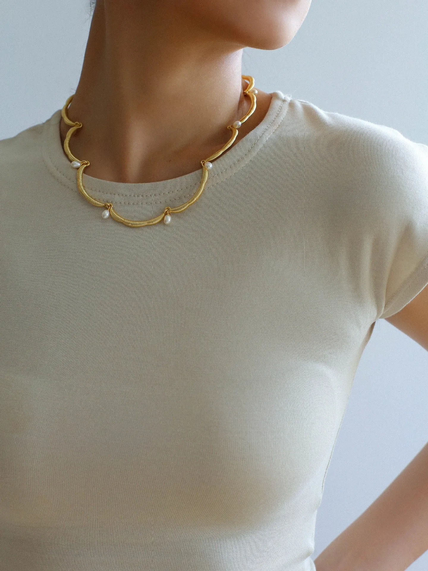 Unique Design Lace Pearl Choker-Gold